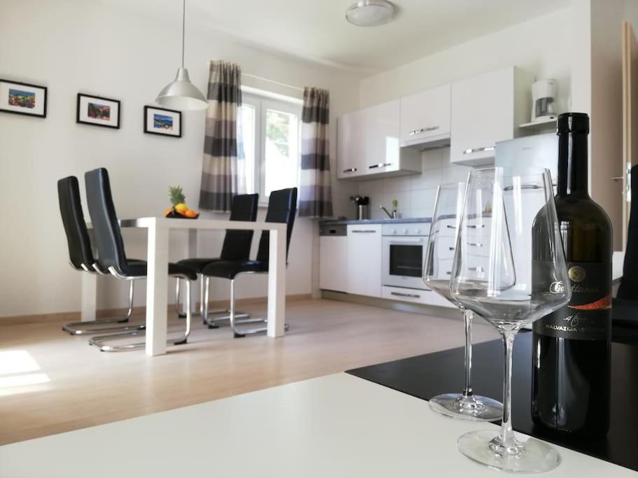 Apartments Punta Premantura Eksteriør bilde
