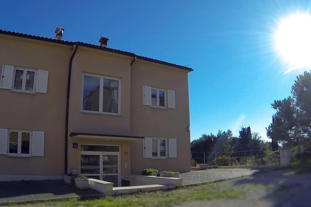 Apartments Punta Premantura Eksteriør bilde