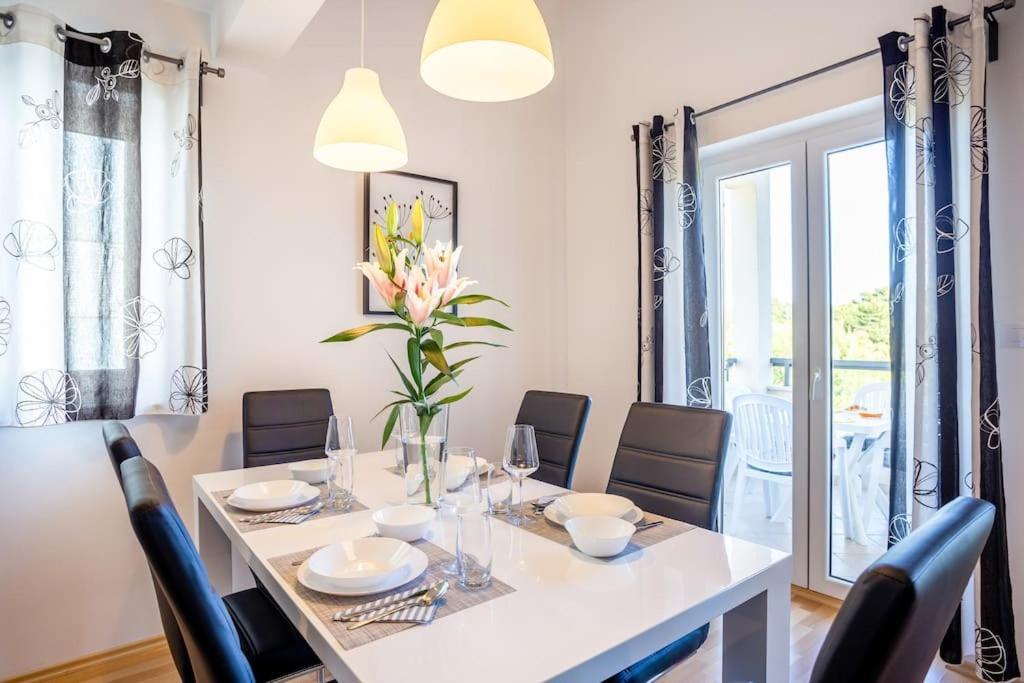Apartments Punta Premantura Eksteriør bilde